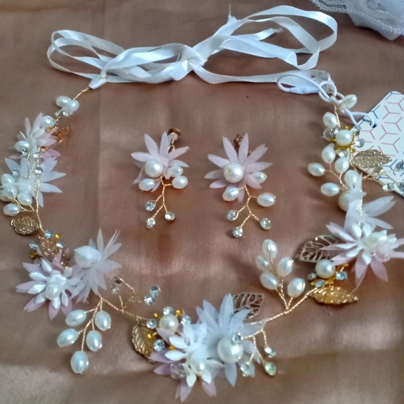 Flowers, Pearls & Rhinstones Tiara With Press Earrings Set - (Brand New)